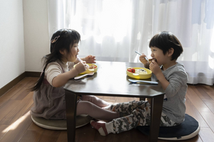 Nền kinh tế lớn thứ 4 thế giới lung lay: Người dân ngậm ngùi chịu cảnh lương thấp, nhiều trẻ em chỉ ăn 2 bữa/ngày