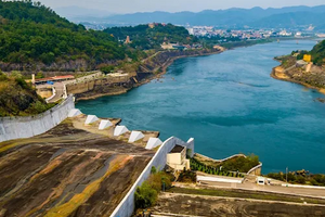 Nhà máy thủy điện từng lớn nhất Đông Nam Á: 40.000 công nhân Việt Nam - Liên Xô phối hợp xây dựng, nay sở hữu hầm dẫn nước lớn nhất đất nước