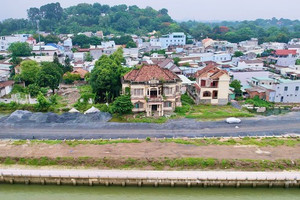 Tuyến đường ven con sông nội địa dài nhất Việt Nam sẽ nhường đất cho biệt thự cổ 100 năm tuổi