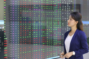 Đầu tư cổ phiếu lãi nghìn tỷ, Chứng khoán VIX mạnh tay chốt lời