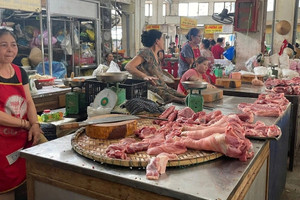 Người bán lo, người ăn sợ: Thịt lợn 'thất sủng' vì liên cầu khuẩn rình rập