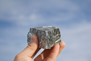 Sau lithium, thêm một cơn sốt giá nguyên liệu pin xe điện đang nổ ra, ngành xe điện đối mặt sức ép tái cấu trúc pin