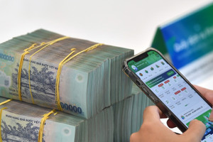 Lãi suất ngân hàng hôm nay 18/7/2025: Điểm danh nhà băng duy trì lãi suất 6%/năm