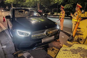 CSGT Hà Nội hóa trang 'chỉ điểm' tài xế rời quán nhậu, 30 phút xử lý 10 'ma men'