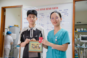Nam sinh mắc ung thư, sáng điều trị hóa chất, tối học bài đạt 28 điểm khối A00
