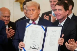 Tổng thống Mỹ Trump ký luật stablecoin, mở đường cho tiền điện tử