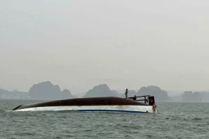 Lật tàu tham quan vịnh Hạ Long, nhiều người mất tích