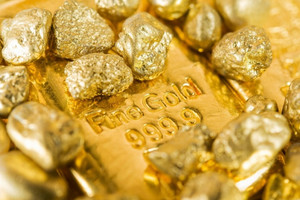Đồng USD suy yếu, vàng hưởng lợi: Cơ hội nào cho nhà đầu tư lúc này?