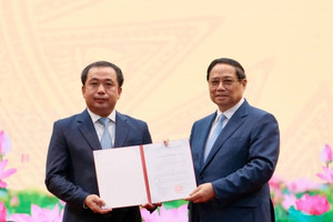 Thủ tướng trao quyết định giao quyền Bộ trưởng NN&MT cho ông Trần Đức Thắng