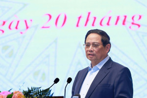 Thủ tướng: Chấm dứt tình trạng 'cò làm giấy tờ'