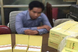 Bắt 'anh trai cựu Bộ trưởng' cùng chủ hiệu thuốc lớn