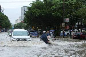 Ảnh hưởng bão số 3 gây mưa lớn, Hà Nội có thể ngập sâu nhiều phố nội thành