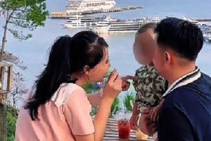Ngủ quên, gia đình trẻ thoát chết trong vụ lật tàu trên vịnh Hạ Long
