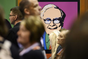 Warren Buffett rút lui khiến Berkshire Hathaway ‘trật bánh’, giá cổ phiếu lao dốc mạnh
