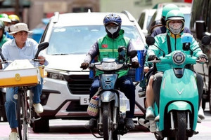 Chạy xe công nghệ tốn 500.000 đồng/ngày tiền xăng, chuyển sang xe điện chỉ còn 100.000 đồng