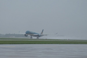 Huỷ 48 chuyến bay chỉ trong 2 ngày do bão số 3, Vietnam Airlines (HVN) liên tục phát cảnh báo khẩn