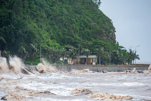 Bão số 3 Wipha đã vào ven bờ Hải Phòng - Ninh Bình, nhiều nơi mưa lớn