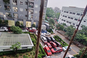 Sân chung cư, quảng trường thành bãi đỗ xe 'trú bão', chống ngập, tránh cây đè