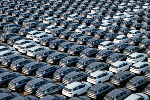 Thị trường nội địa vỡ trận, ô tô giá rẻ Trung Quốc tràn ra thế giới