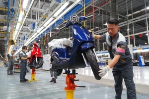 Thị trường xe máy điện Việt Nam: Tiềm năng ra sao, rào cản thế nào?