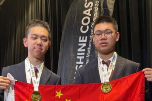 Thần đồng Toán học bị bại não vẫn xuất sắc giành Huy chương Vàng Olympic Toán quốc tế, xếp thứ 12/630 toàn thế giới