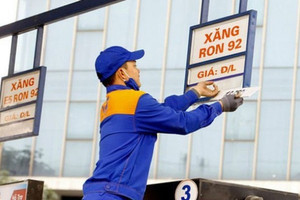 Giá xăng giảm