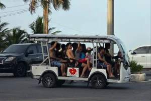 Kiến nghị 'cởi trói' cho xe điện 4 bánh chở khách du lịch