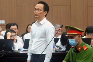 Các bị hại bắt đầu nhận lại tiền vụ Trịnh Văn Quyết