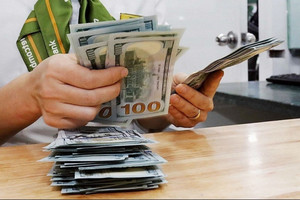 Tỷ giá hôm nay 24/7: USD giảm ở chợ đen, NDT tăng nhẹ tại ngân hàng
