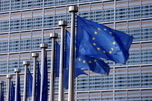 EU sẵn sàng tung đòn trả đũa 100 tỷ euro nếu Mỹ áp thuế 30%