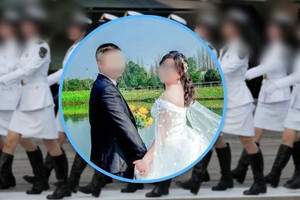 Truy nã một 'nữ sĩ quan'