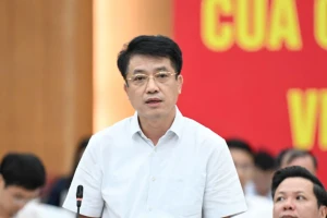 Bộ Nội vụ: ‘Không phải ai cũng được chuyển thành công chức’