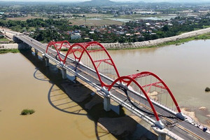 Cây cầu vòm thép đầu tiên của tỉnh Quảng Ngãi sẽ khánh thành vào dịp đặc biệt của đất nước
