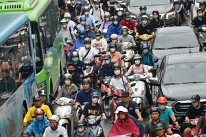 Hà Nội có động thái mới trong việc chuyển đổi sang xe điện, Vingroup (VIC) nhanh chóng nhập cuộc