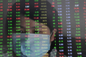 VN-Index rung lắc gần đỉnh, tiền vào nhóm midcap, cổ phiếu VIX tăng trần