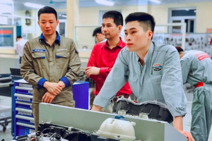 Cấm xe xăng từ 2026, sinh viên e ngại một ngành học vì sợ thất nghiệp