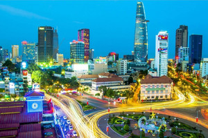 Các tổ chức quốc tế nhận định tăng trưởng GDP của Việt Nam như thế nào so với khu vực?