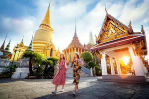 Nền kinh tế lớn thứ 2 Đông Nam Á lung lay: Ngành trụ cột lao dốc, hệ thống ngân hàng chịu 'gánh nặng ngàn cân'