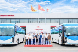Tổ hợp sản xuất ô tô quy mô 500 triệu USD tại Việt Nam tăng tốc bàn giao 200 xe khách cho đối tác
