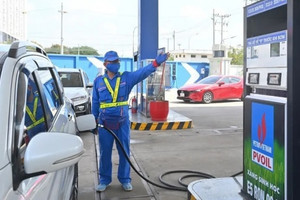 Từ tháng 1/2026 sẽ chuyển sang dùng loại xăng hoàn toàn mới: Ô tô, xe máy nào sẽ tương thích?