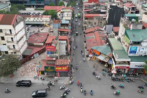 Dự án mở rộng tuyến đường ùn tắc bậc nhất Hà Nội vỡ tiến độ