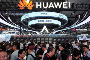 Huawei tung ‘quái vật’ AI 384 chip, thách thức trực diện Nvidia