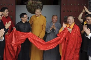 Sư trụ trì ngôi chùa nổi tiếng nhất Trung Quốc bị điều tra