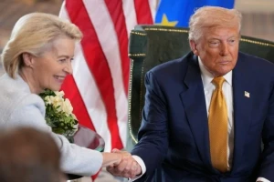 Giá vàng lao dốc vì thỏa thuận giữa ông Trump và châu Âu