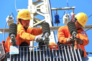 EVN bất ngờ báo lãi 8.200 tỷ đồng sau hai năm lỗ nặng, đem hơn 91.000 tỷ đi gửi ngân hàng