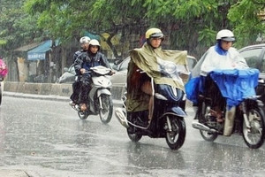 Hành động nhiều người đi xe máy tưởng ‘vô thưởng vô phạt’ nhưng rất nguy hiểm, sẽ bị phạt lên tới 14 triệu đồng và trừ 10 điểm GPLX