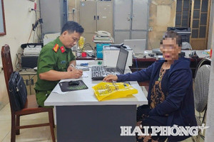 Bà N. đến Agribank rút sạch 650 triệu tiền tiết kiệm rồi liên tục nghe điện thoại, nhân viên ngân hàng lập tức báo công an