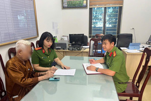 Ông H. định bán 1 cây vàng để lấy tiền cứu vợ, con gái lập tức dẫn bố lên công an phường trình báo