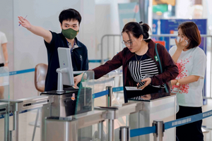 Bộ Công an hướng dẫn sử dụng VNeID giúp rút ngắn thủ tục bay
