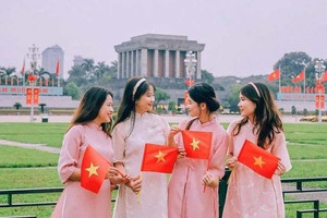 Du khách đến Hà Nội dịp Quốc khánh 2/9 tăng mạnh nhờ sức hút của 'tour yêu nước'